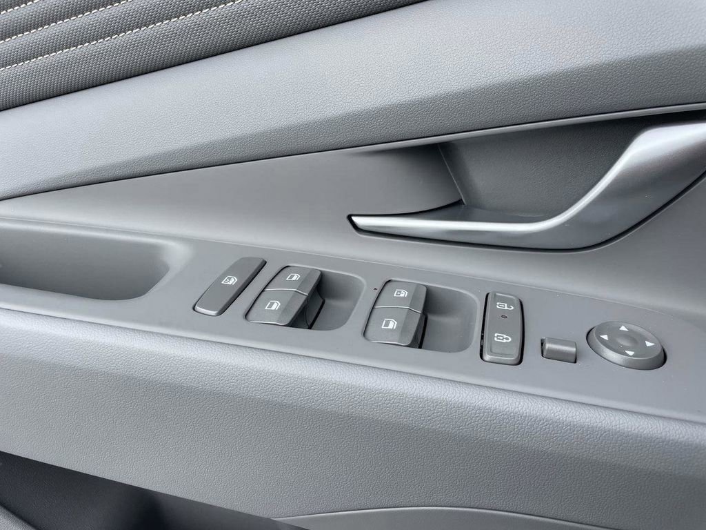 New 2026 Hyundai Elantra Sport FWD image 20