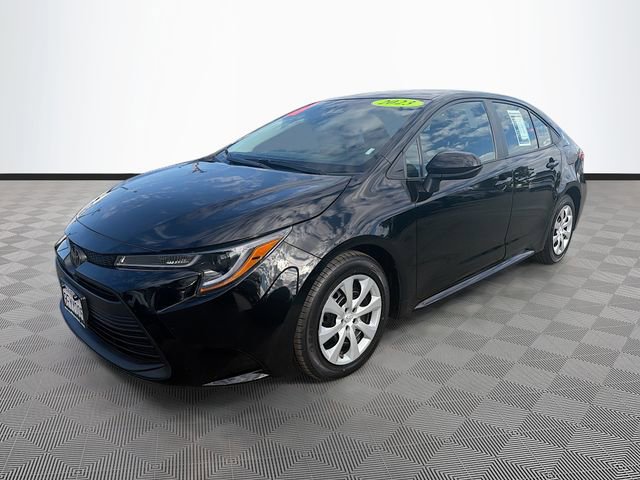 Used 2023 Toyota Corolla LE image 3