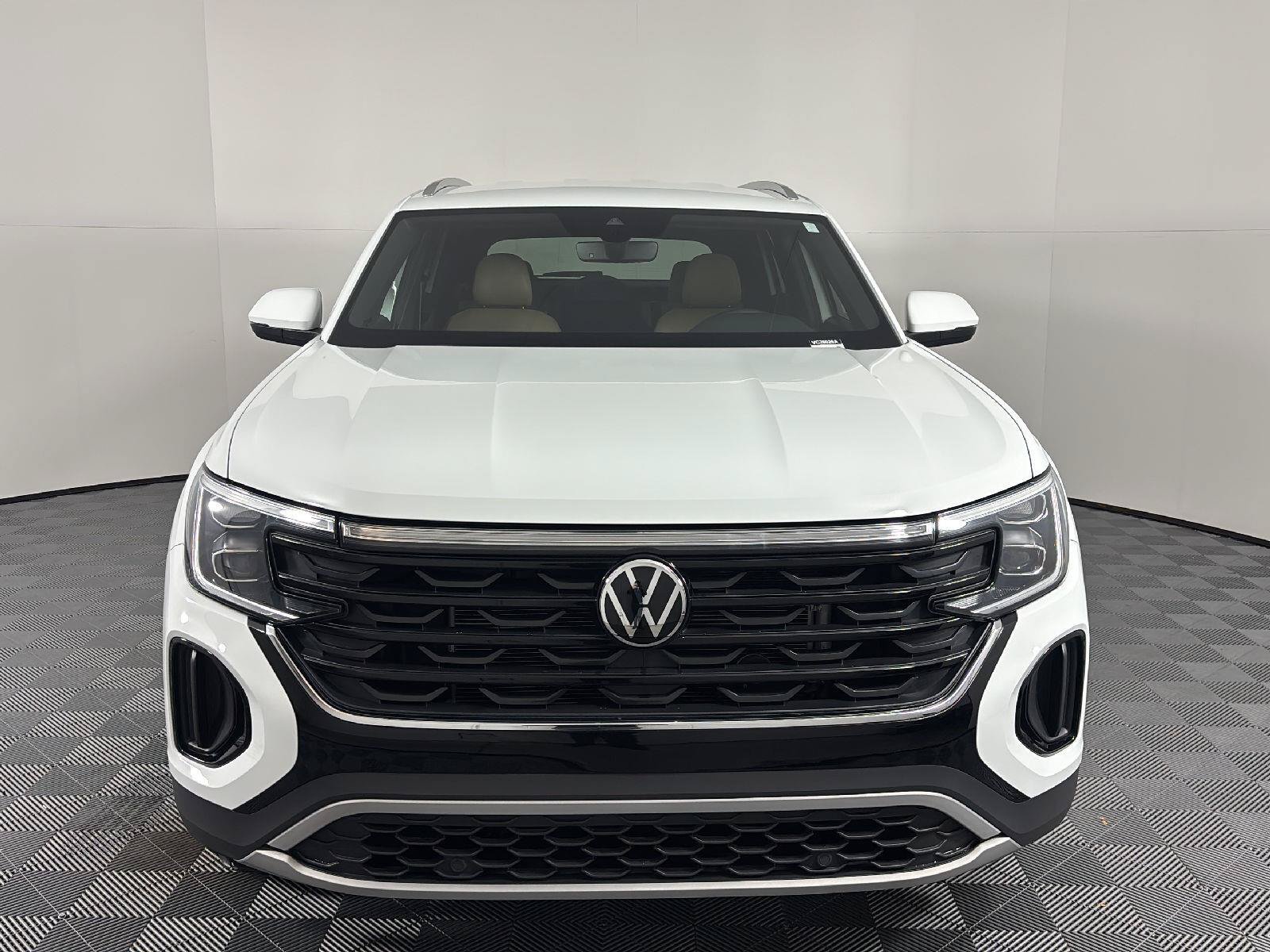 Certified 2025 Volkswagen Atlas Cross Sport SE FWD image 2