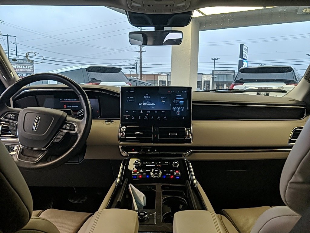 Certified 2024 Lincoln Navigator Premiere image 17