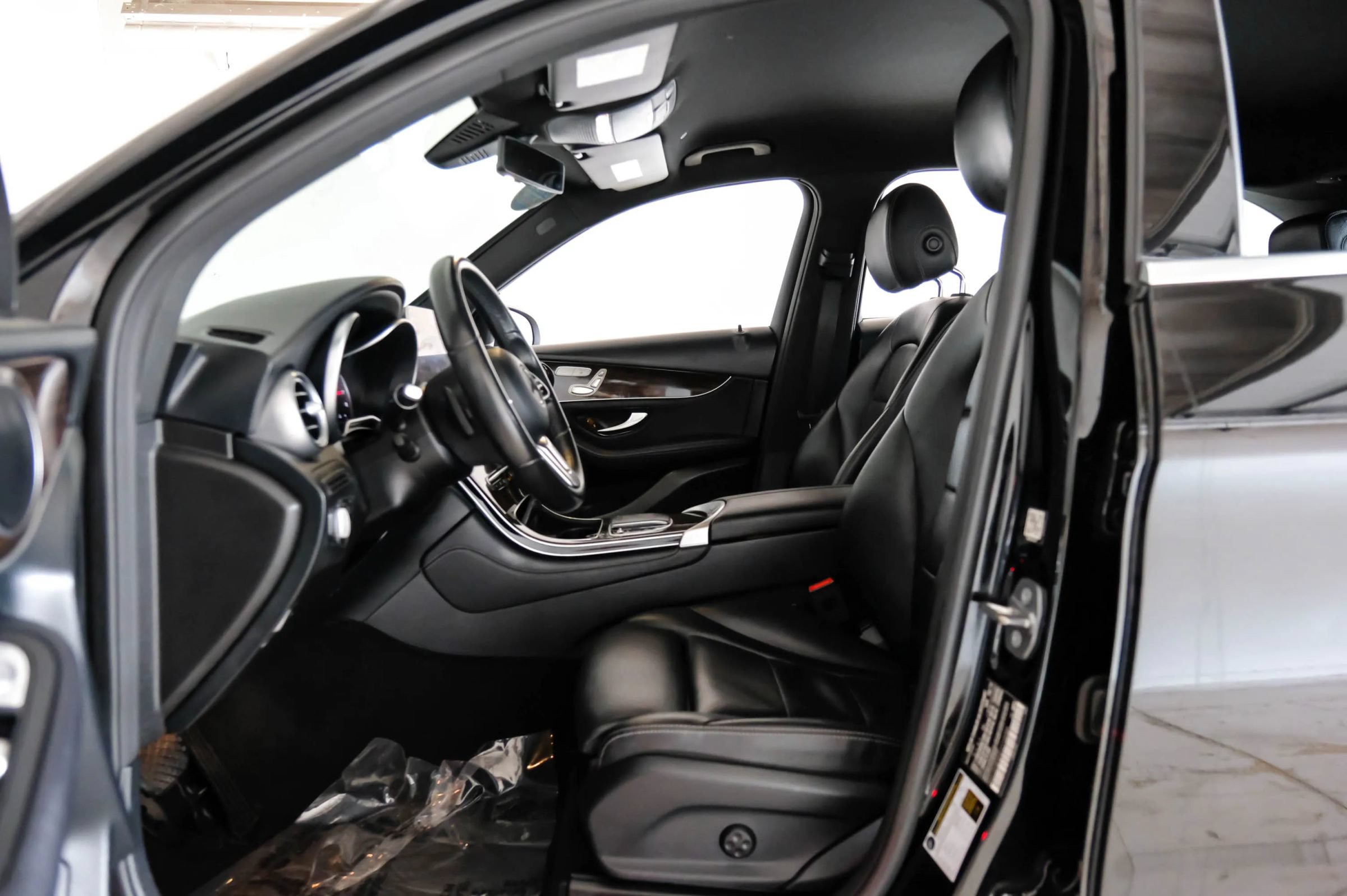 Used 2020 Mercedes-Benz GLC 300 4MATIC image 3