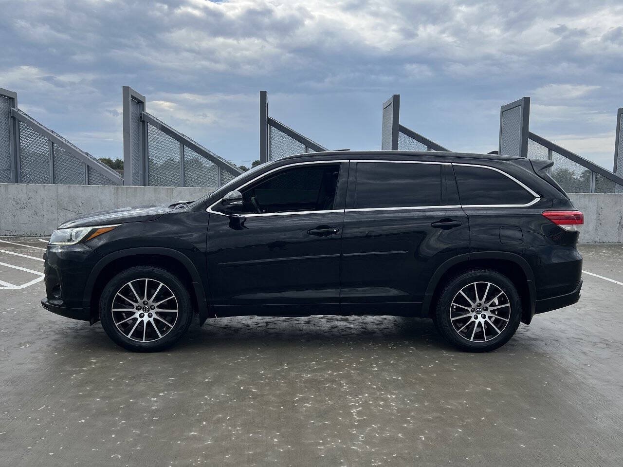 Used 2018 Toyota Highlander SE w/ Protection Package #3 AWD/4WD image 6
