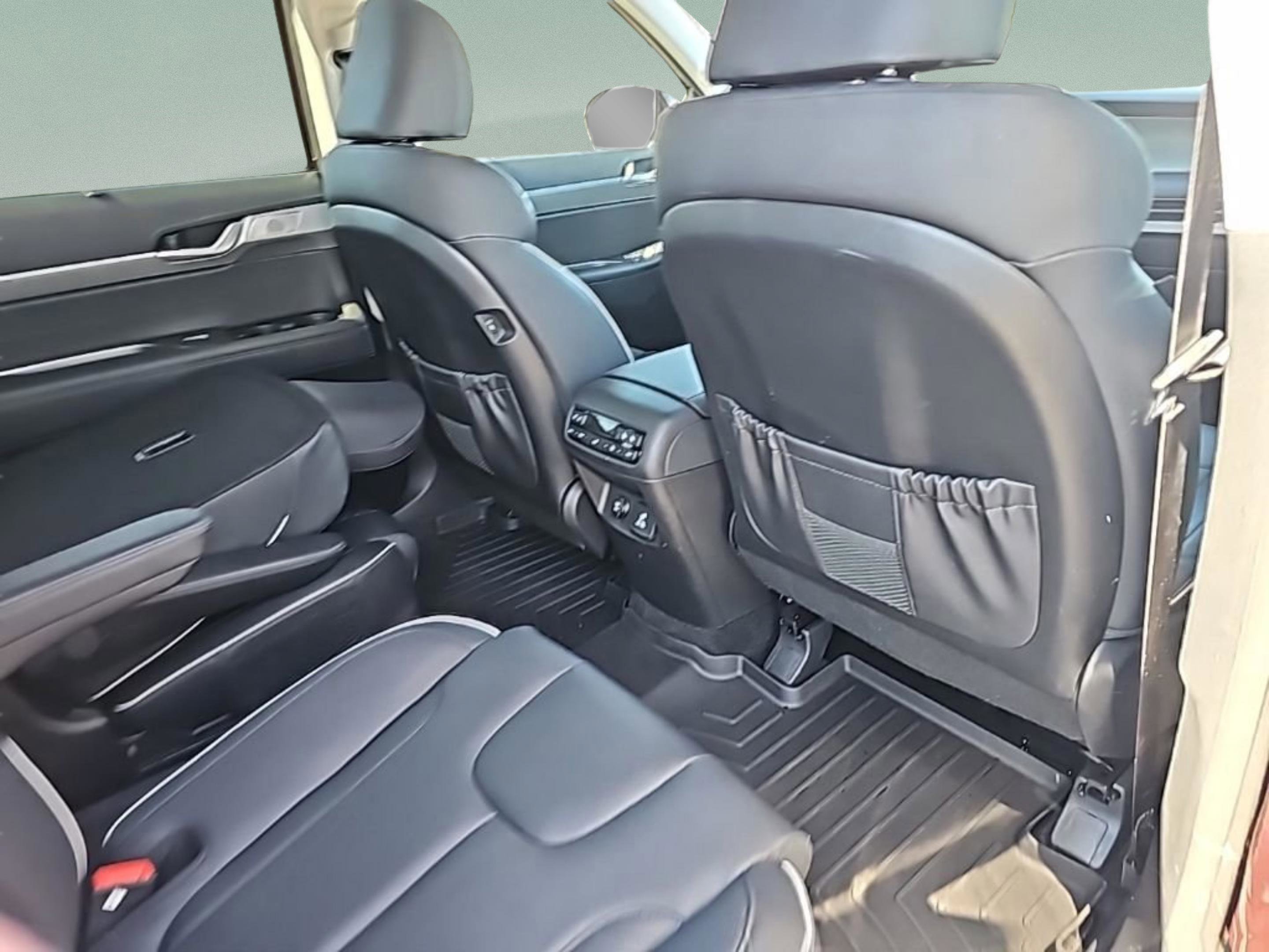 Used 2023 Hyundai Palisade SEL w/ Premium Package image 12