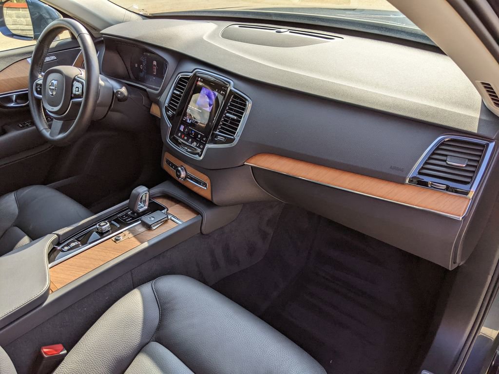 Certified 2025 Volvo XC90 B6 Plus AWD/4WD image 21