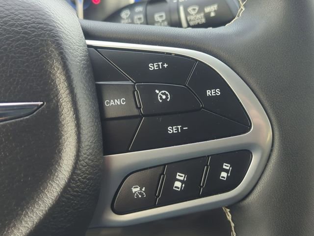 Used 2024 Chrysler Pacifica Touring-L FWD image 14
