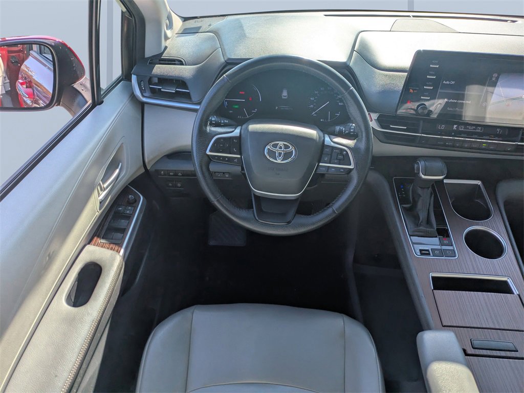Used 2021 Toyota Sienna XLE w/ XLE Plus Package image 18