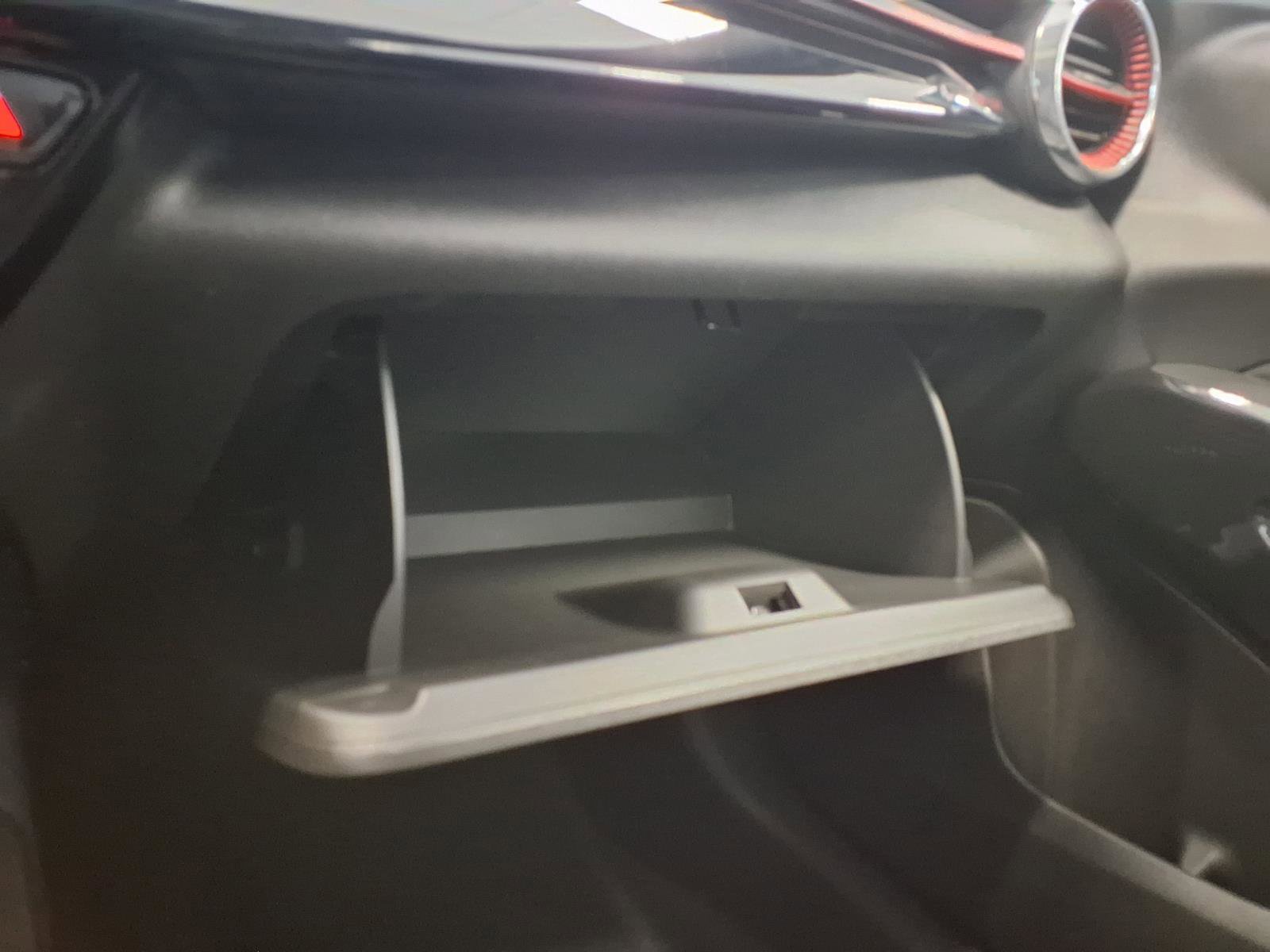 Used 2024 Chevrolet Trax RS w/ Sunroof Package FWD image 26