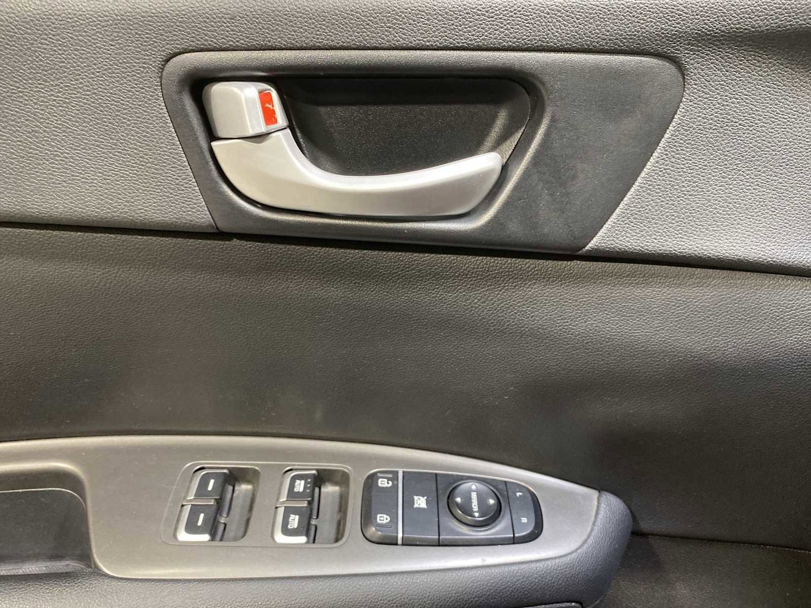 Used 2019 Kia Optima S image 23