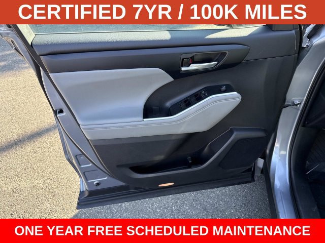 Used 2023 Toyota Highlander XLE FWD image 13