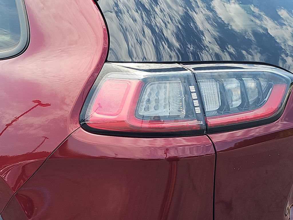Used 2021 Jeep Cherokee Latitude FWD image 32