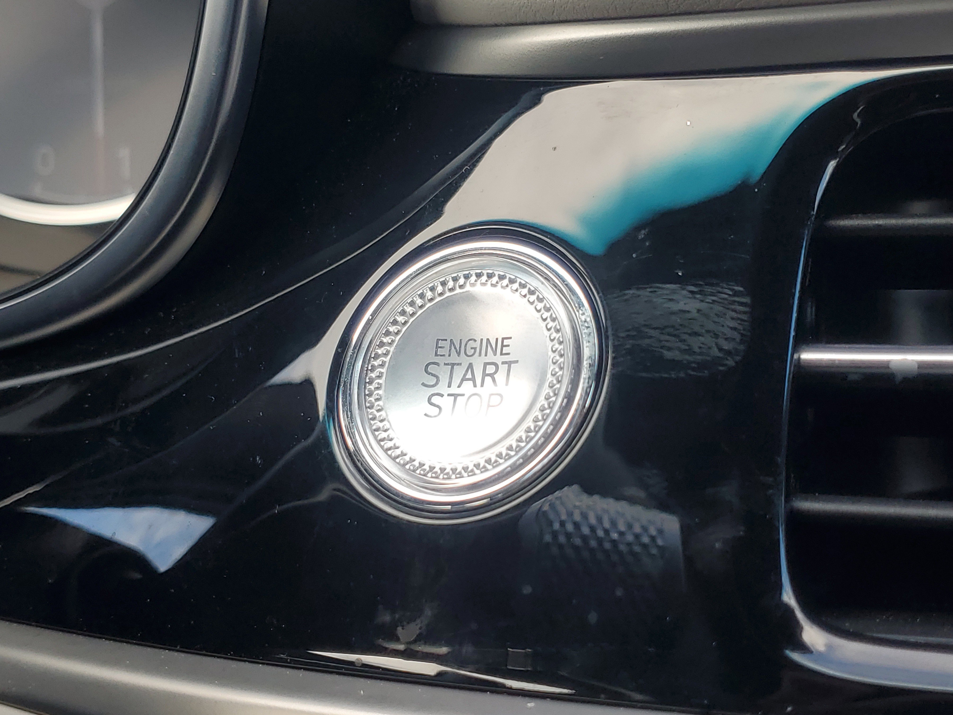 Used 2025 Genesis G70 2.5T image 35