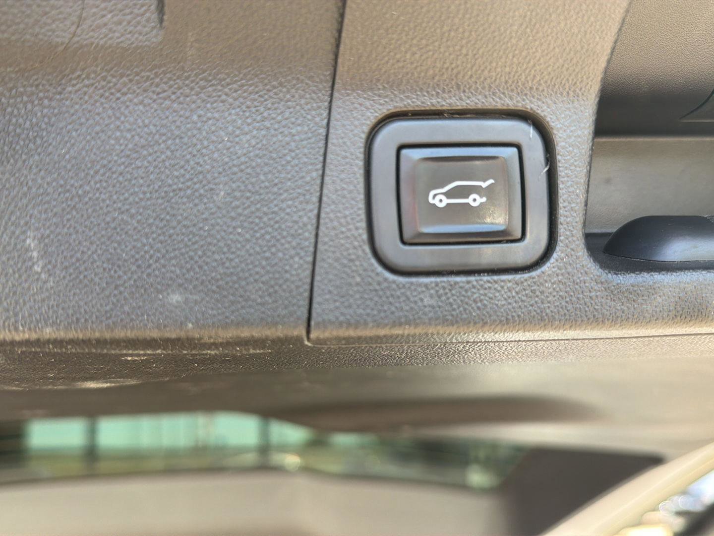 Used 2022 GMC Acadia AT4 w/ Preferred Package image 16