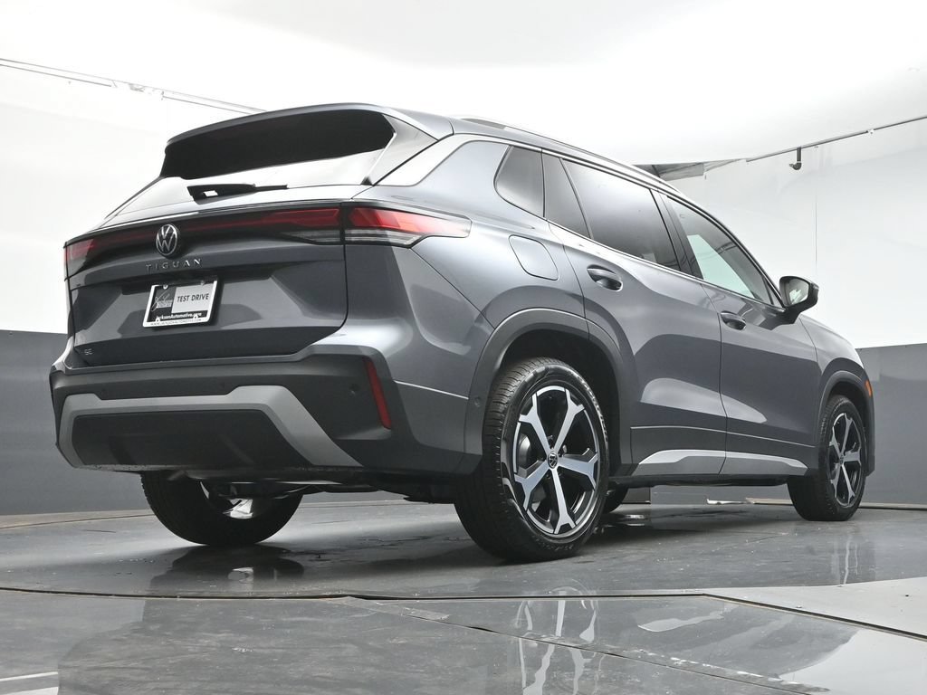 New 2026 Volkswagen Tiguan SE FWD image 35