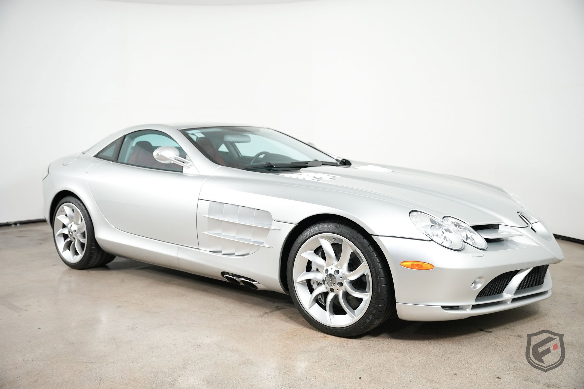 Used 2005 Mercedes-Benz SLR image 2