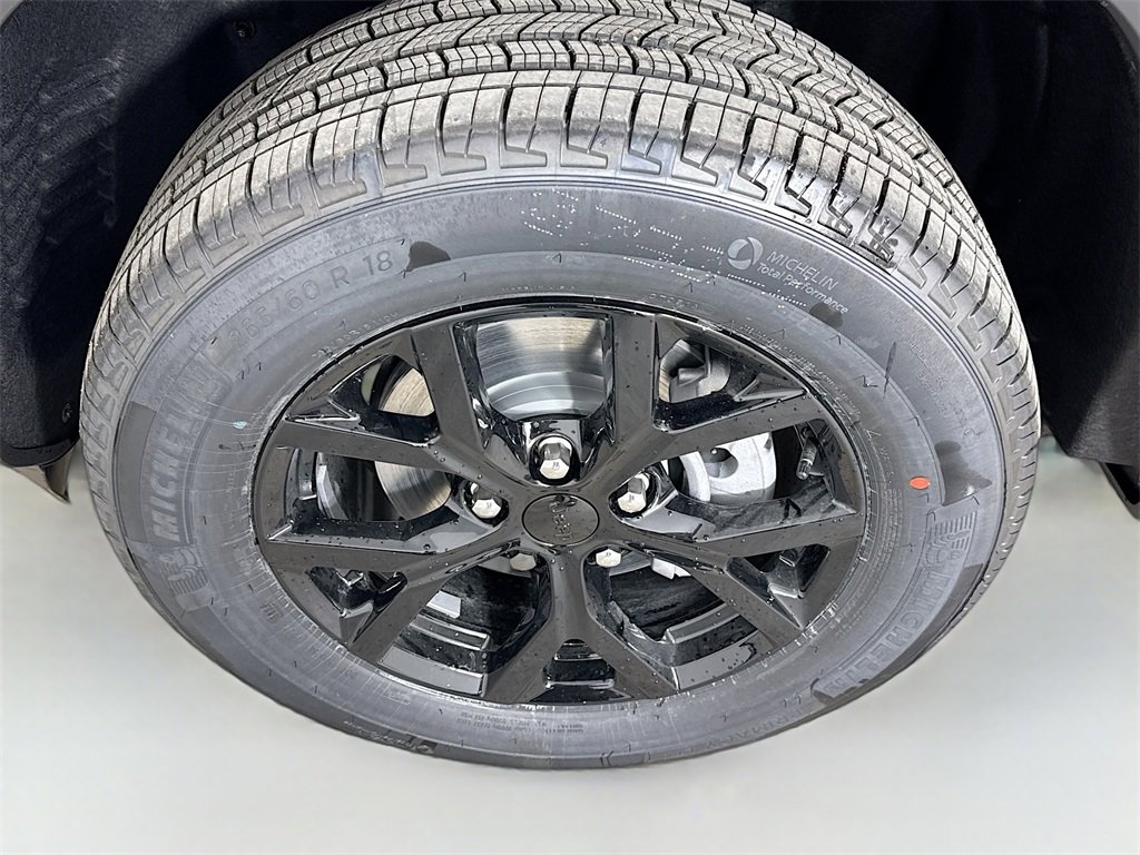 New 2025 Jeep Grand Cherokee Altitude image 32