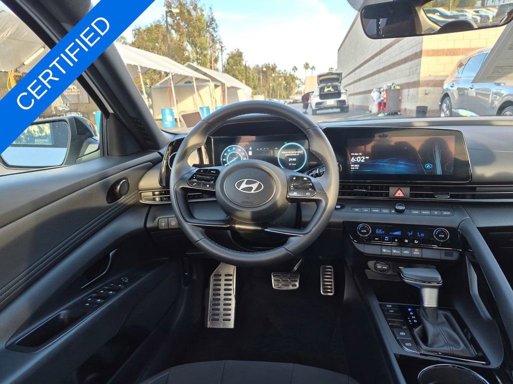 Used 2025 Hyundai Elantra SEL image 23