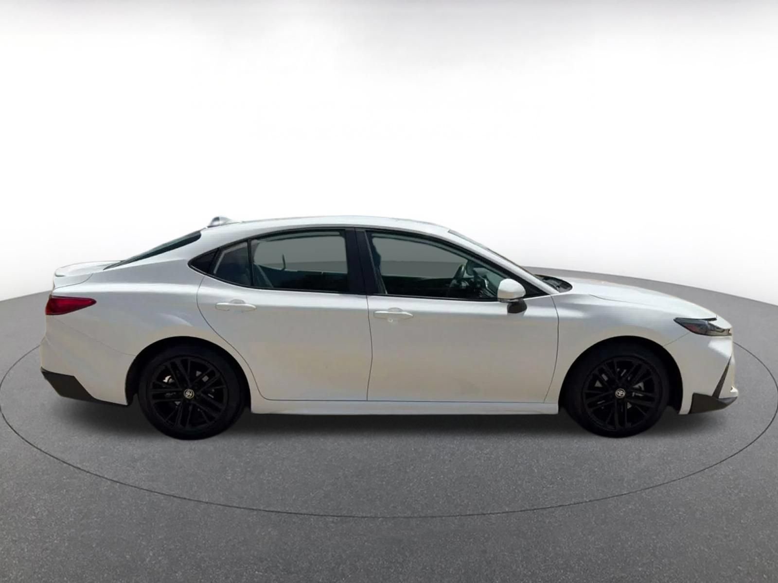 Used 2026 Toyota Camry SE FWD image 15