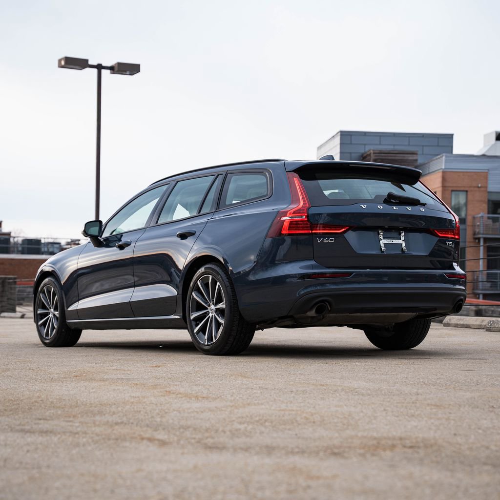 Used 2021 Volvo V60 T5 Momentum image 5