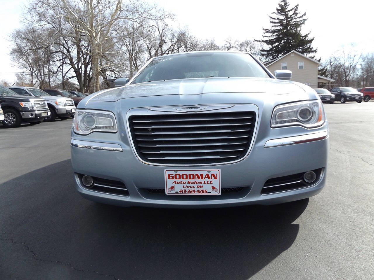 Used 2013 Chrysler 300 w/ Driver Convenience Group image 3