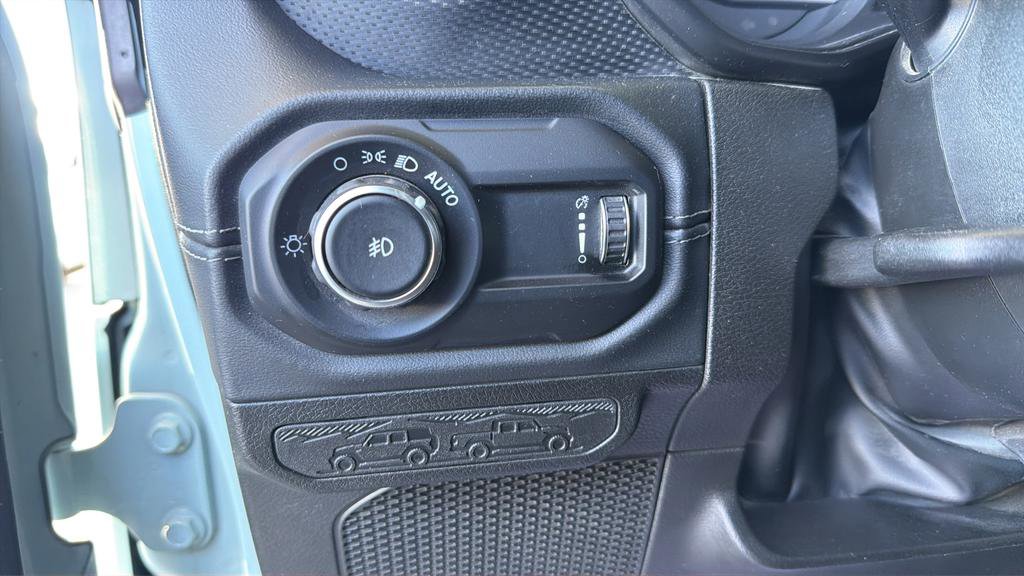 Used 2024 Jeep Wrangler Unlimited Rubicon w/ Technology Group image 19