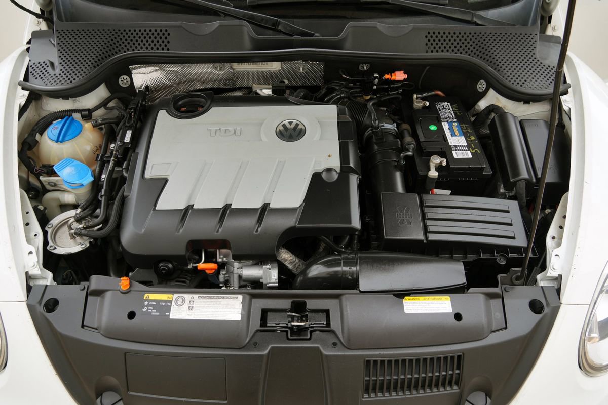 Used 2013 Volkswagen Beetle TDI FWD image 36