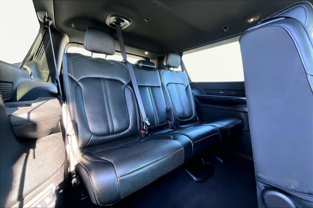 Used 2024 Jeep Wagoneer L Series II w/ Flexible Seating Group image 18