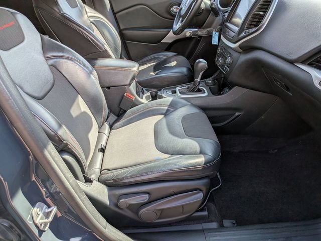 Used 2017 Jeep Cherokee Trailhawk w/ Cold Weather Group image 28