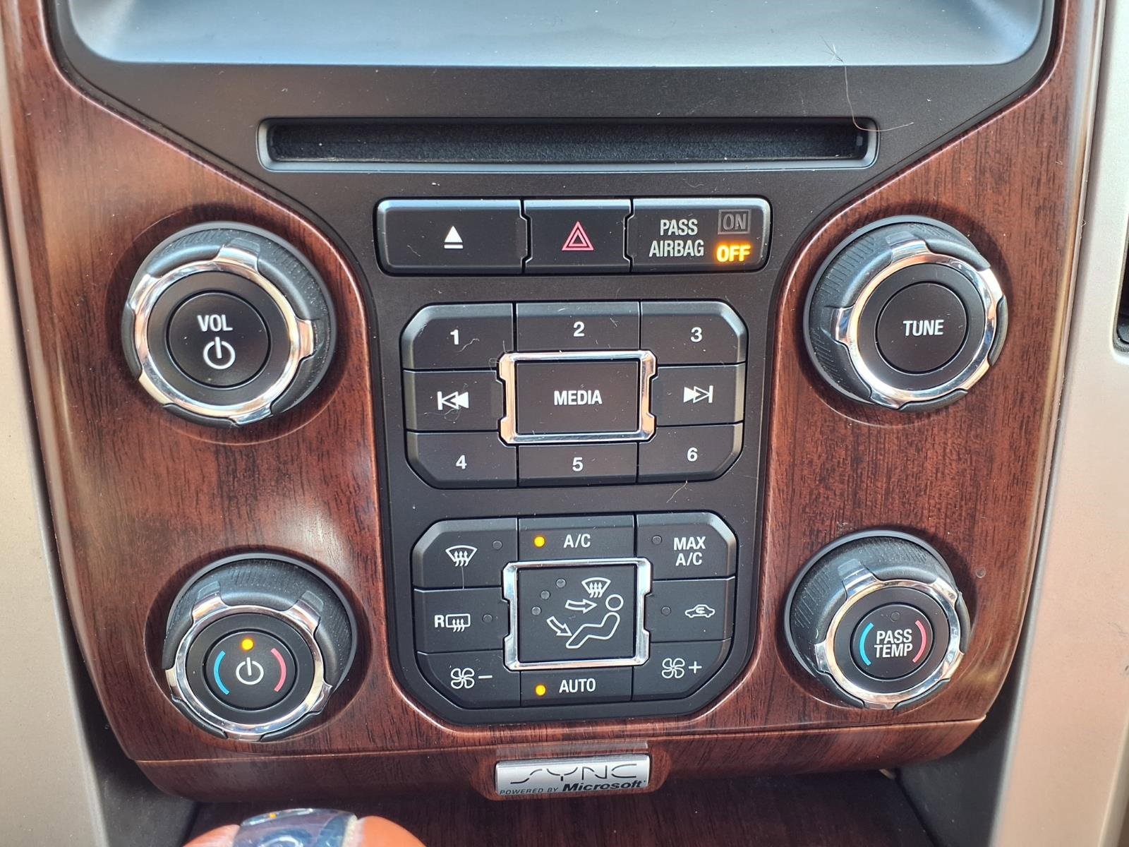 Used 2014 Ford F150 King Ranch w/ King Ranch Luxury Package image 20