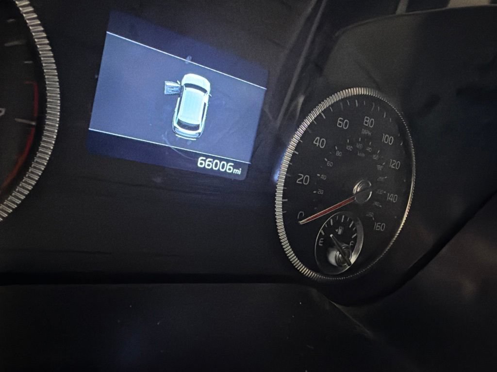 Used 2022 Kia Telluride EX w/ EX Premium Package FWD image 2