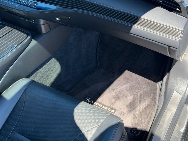 Used 2018 Lexus LS 500 w/ Accessory Package (Z2) RWD image 21