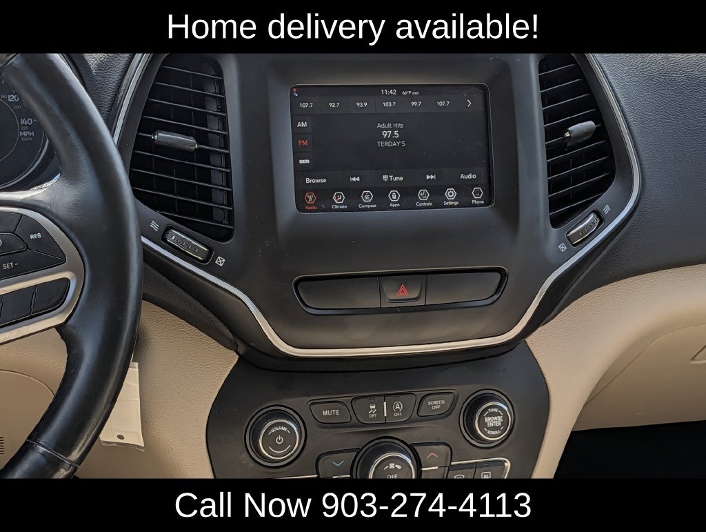 Used 2019 Jeep Cherokee Latitude w/ Cold Weather Group FWD image 18
