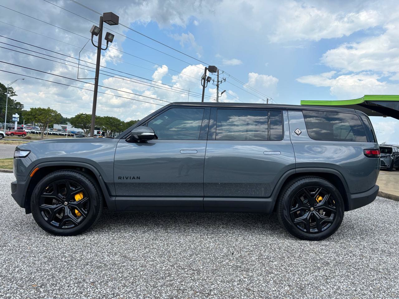 Used 2024 Rivian R1S Adventure AWD/4WD image 2