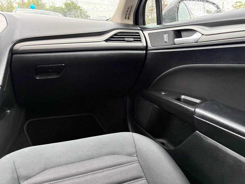 Used 2018 Ford Fusion SE w/ Fusion SE Technology Package FWD image 37
