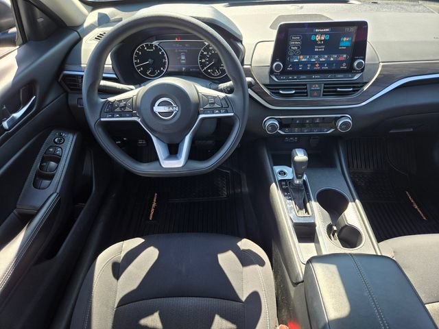Used 2025 Nissan Altima 2.5 SV FWD image 18