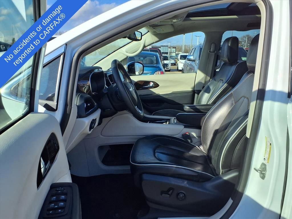 Used 2023 Chrysler Pacifica Limited image 19