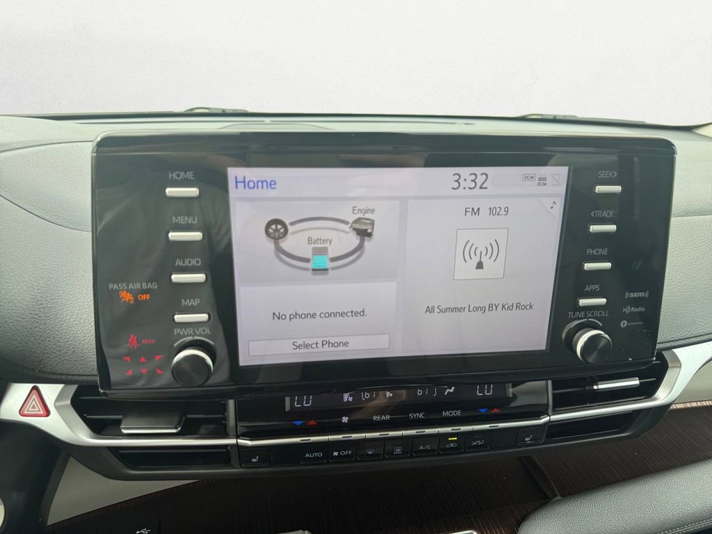 Used 2024 Toyota Sienna XLE FWD image 23