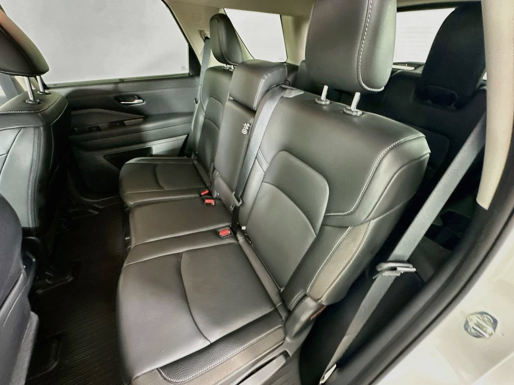 Used 2024 Nissan Pathfinder SL AWD/4WD image 29