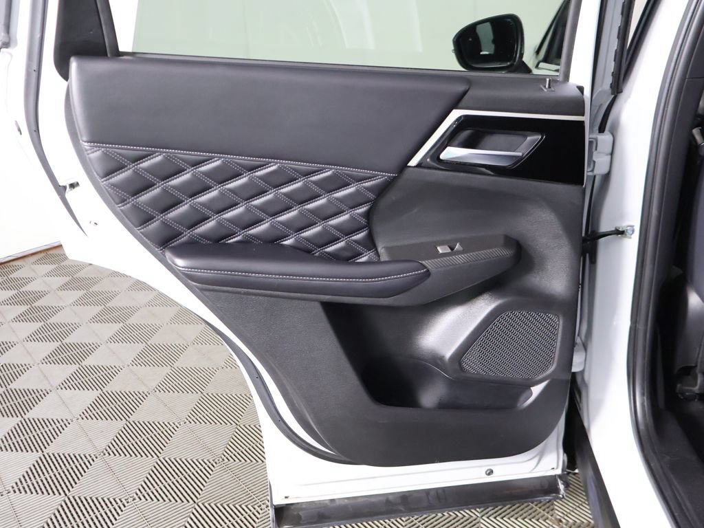 Used 2022 Mitsubishi Outlander SEL AWD/4WD image 27