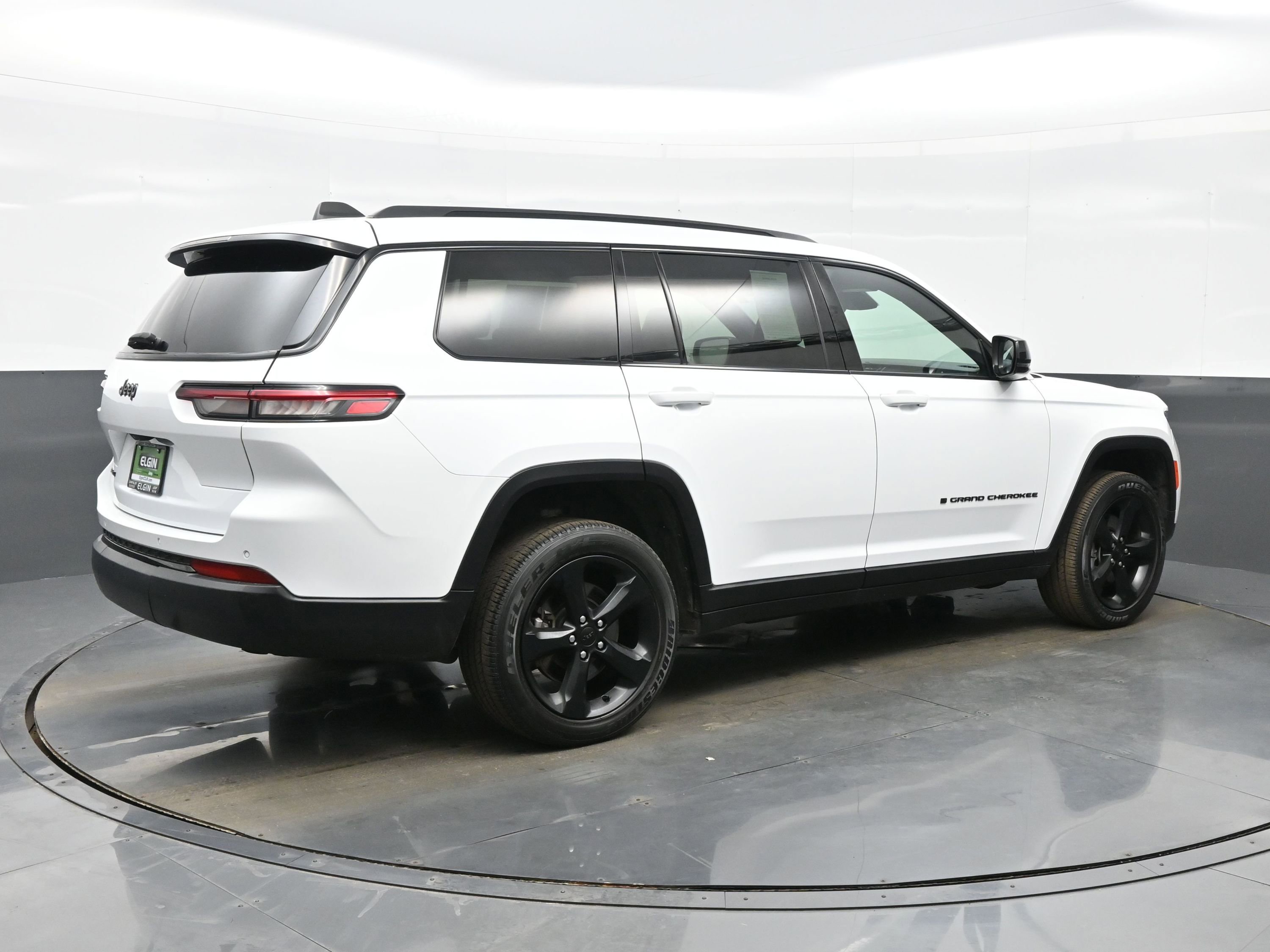 Used 2023 Jeep Grand Cherokee L Laredo image 6