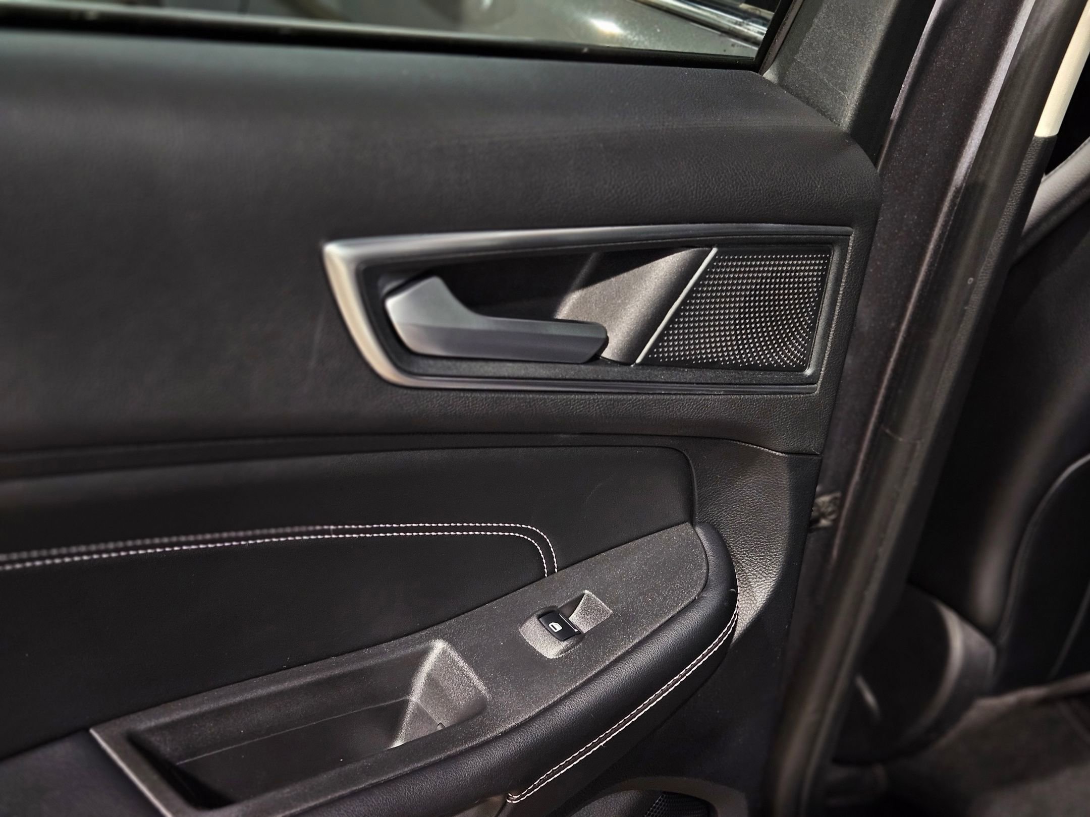 Used 2024 Ford Edge Titanium image 35