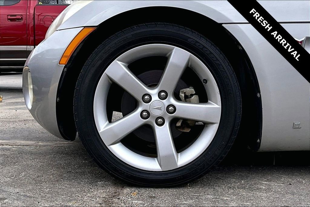 Used 2007 Pontiac Solstice Convertible image 27