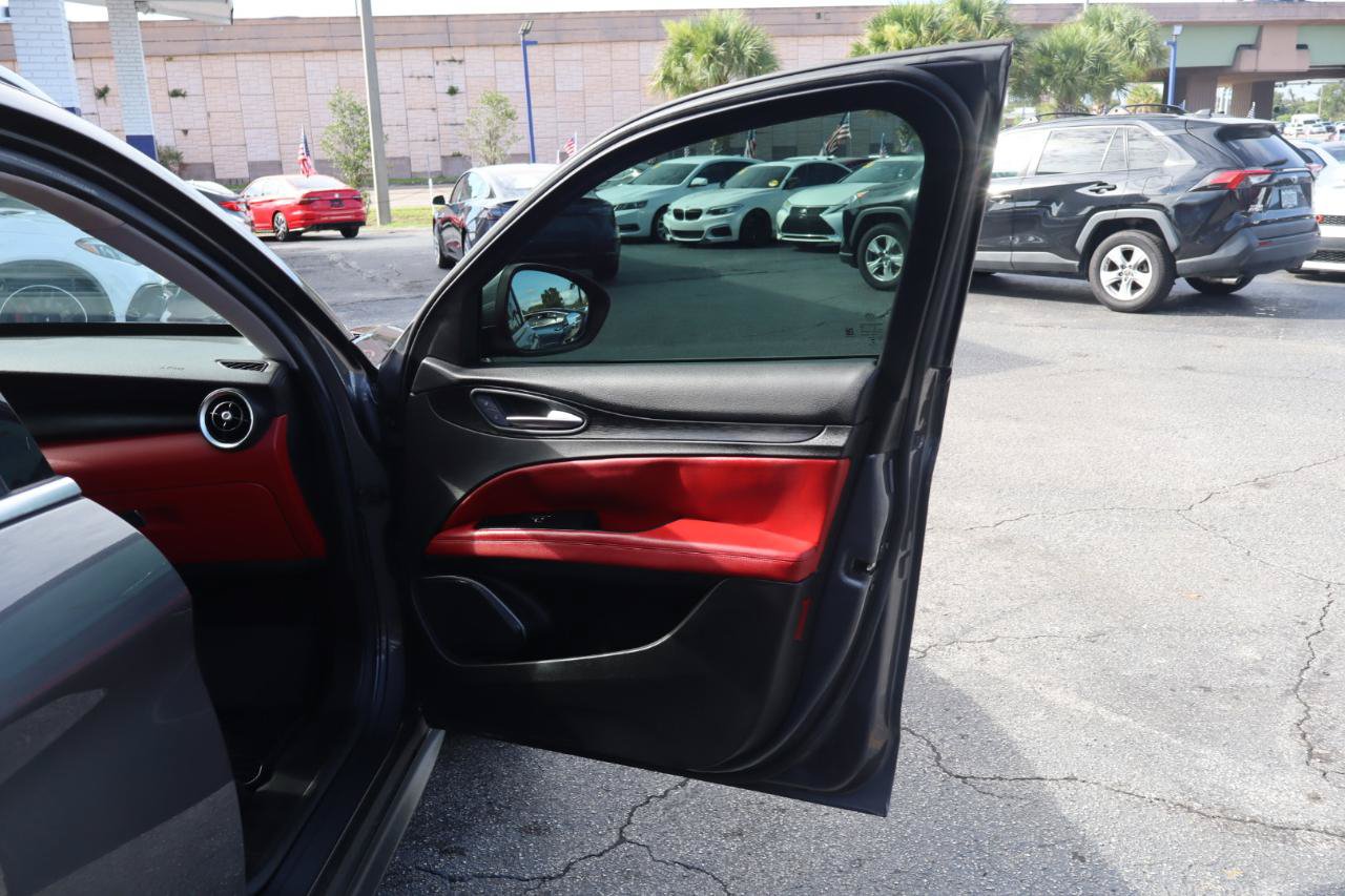 Used 2018 Alfa Romeo Stelvio AWD image 15