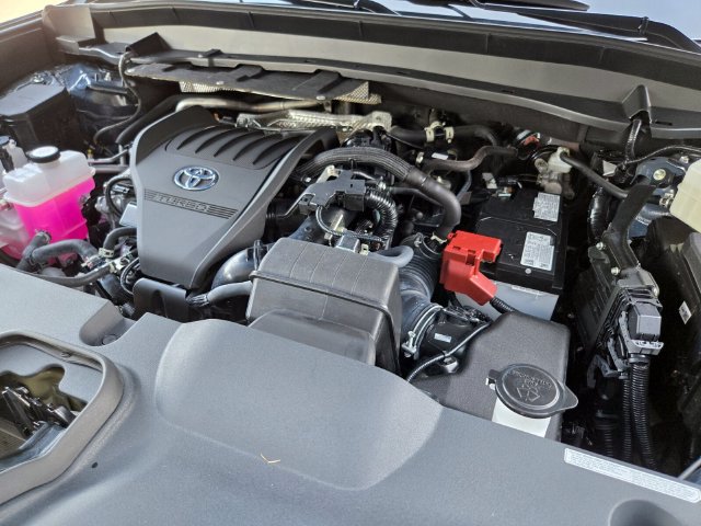 Used 2024 Toyota Grand Highlander AWD image 23