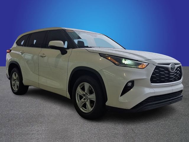 Used 2021 Toyota Highlander LE image 3