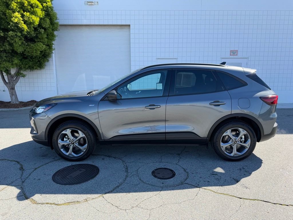 Used 2025 Ford Escape ST-Line image 3