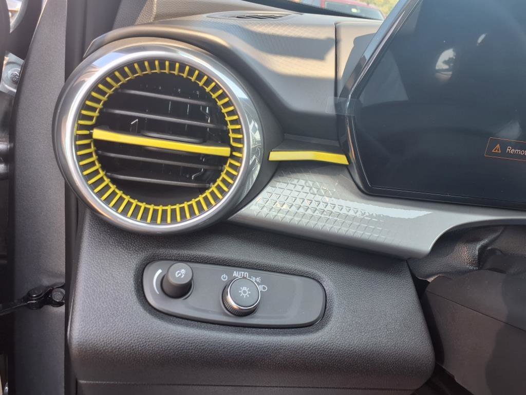 New 2025 Chevrolet Trax LT w/ LT Convenience Package image 11