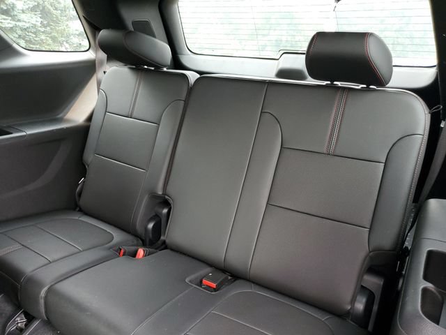 Certified 2023 Chevrolet Traverse RS w/ LPO, Floor Liner Package AWD/4WD image 32