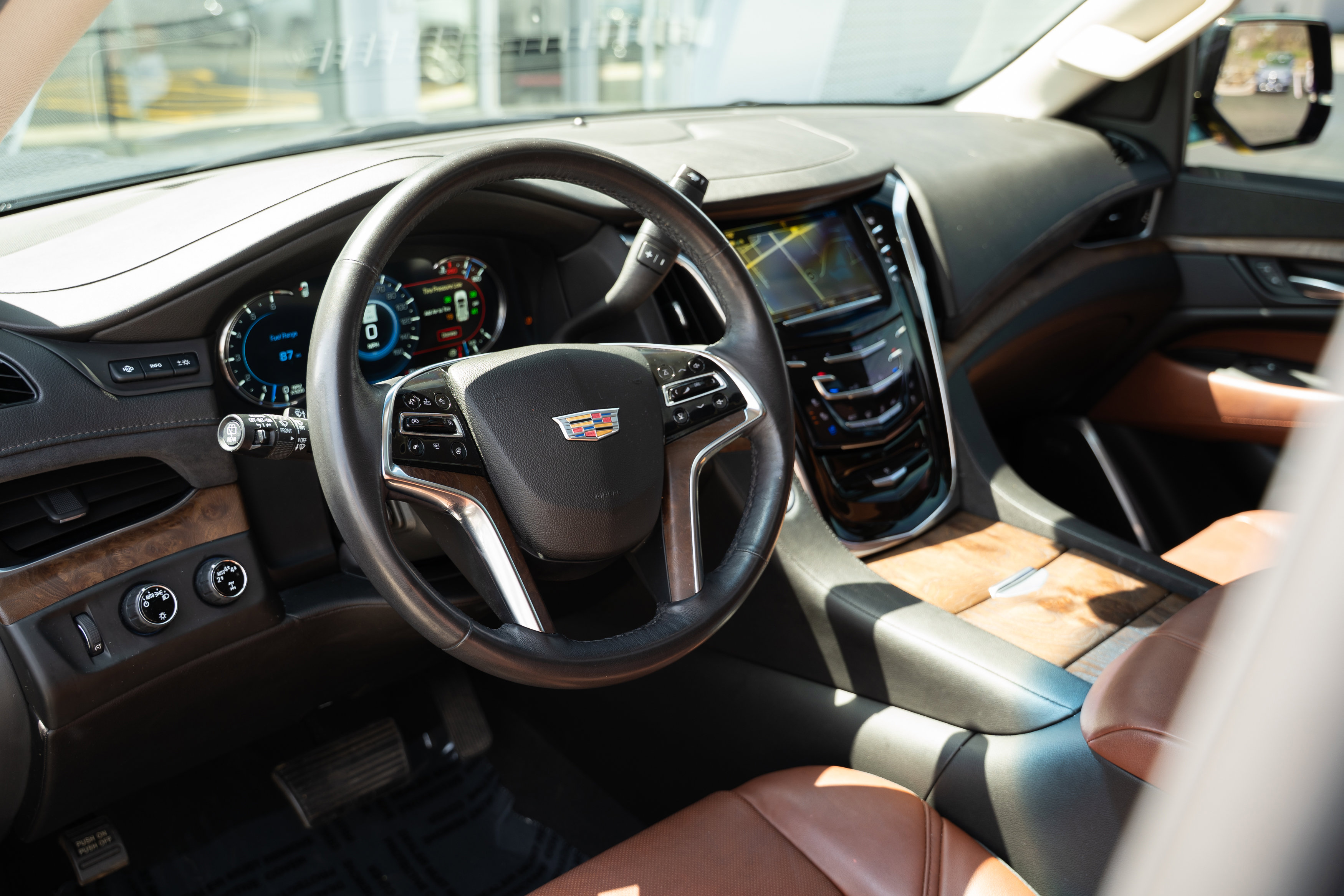 Used 2020 Cadillac Escalade Luxury AWD/4WD image 9