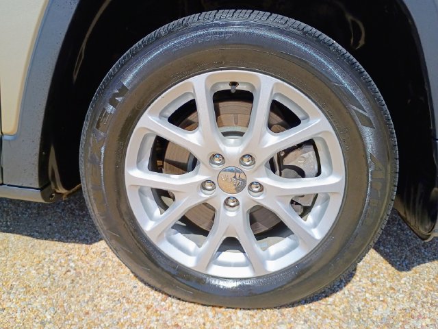 Used 2014 Jeep Cherokee Sport FWD image 17