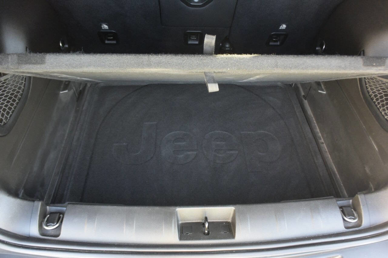 Used 2017 Jeep Renegade Latitude w/ Popular Equipment Group image 34